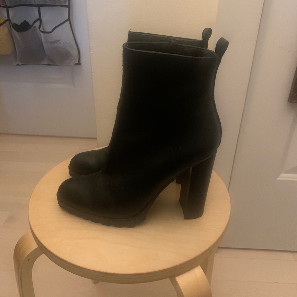 Aldo Black Ankle boot size 8